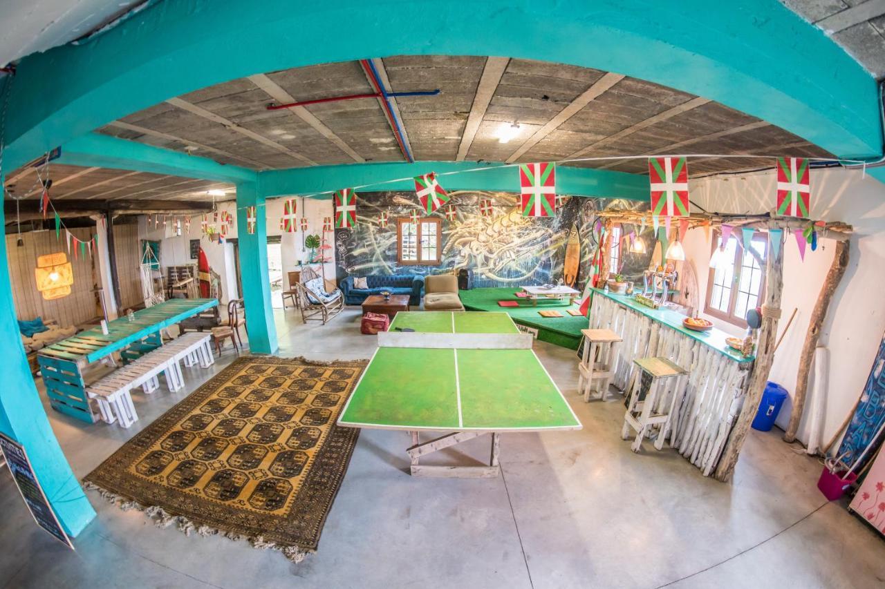 Surf Camp San Sebastian Partyhostel Айя Экстерьер фото