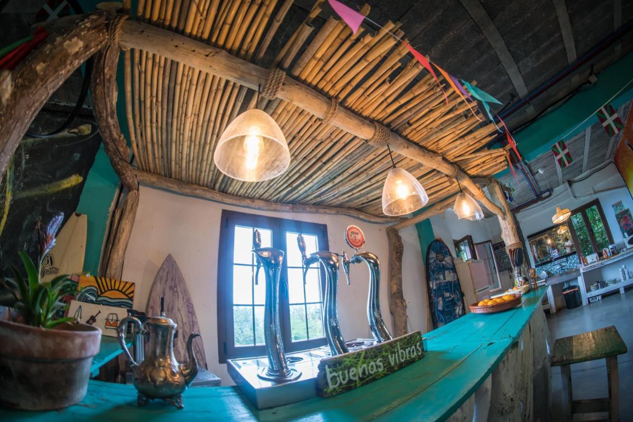Surf Camp San Sebastian Partyhostel Айя Экстерьер фото
