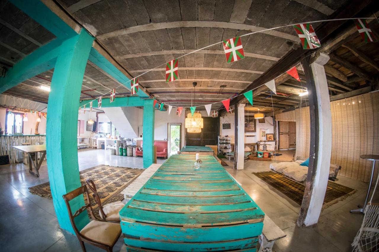 Surf Camp San Sebastian Partyhostel Айя Экстерьер фото