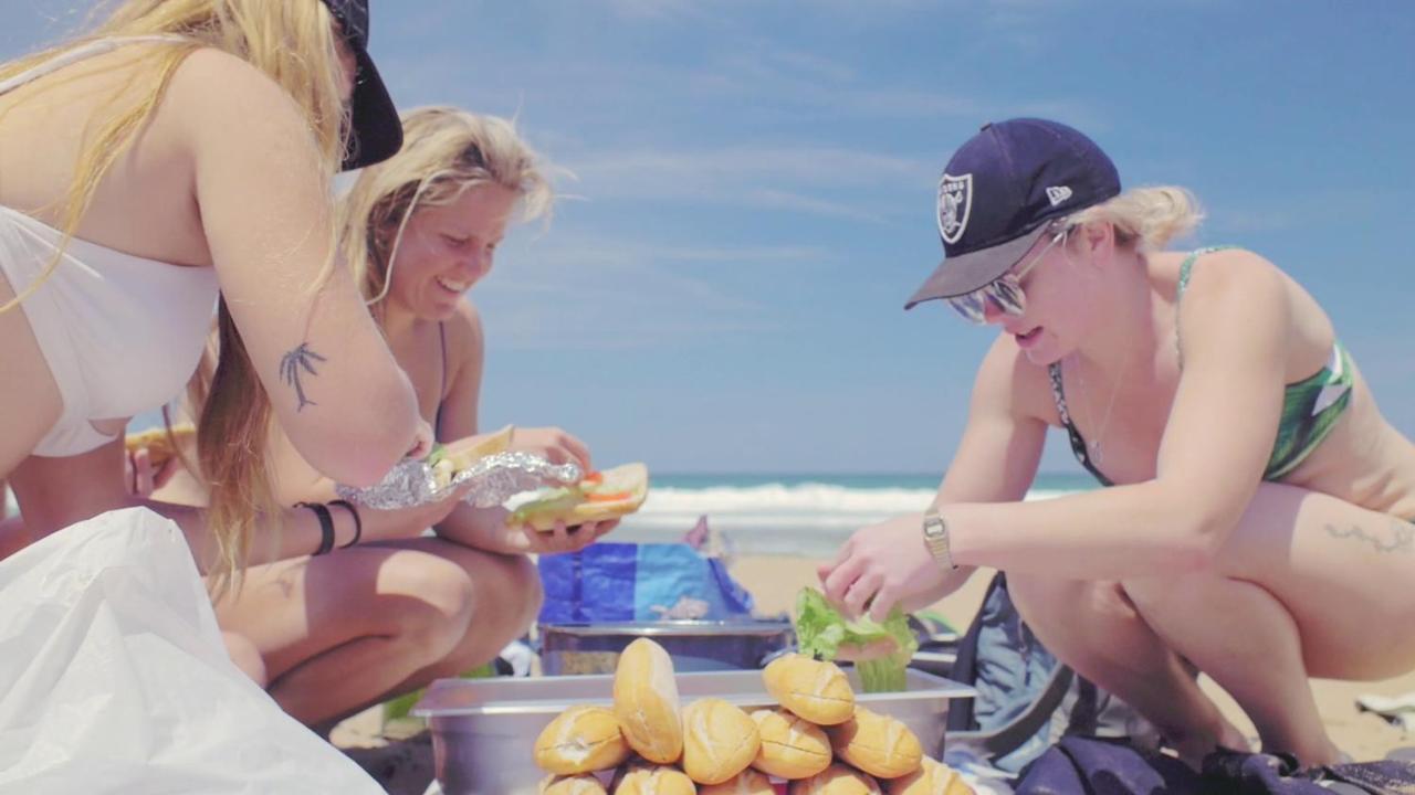 Surf Camp San Sebastian Partyhostel Айя Экстерьер фото